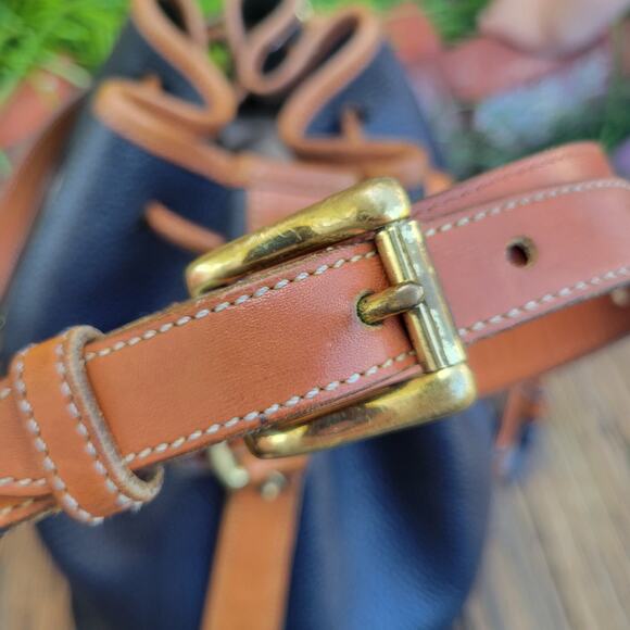 Dooney & Bourke Embossed Leather Drawstring Shoulder Bag Bicolor - Picture 6 of 12